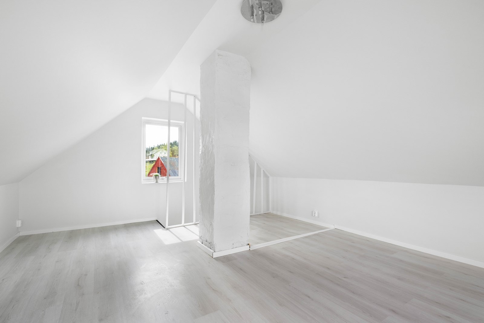 Loftet er også oppusset med nytt gulv, vegger og tak. Galleribilde