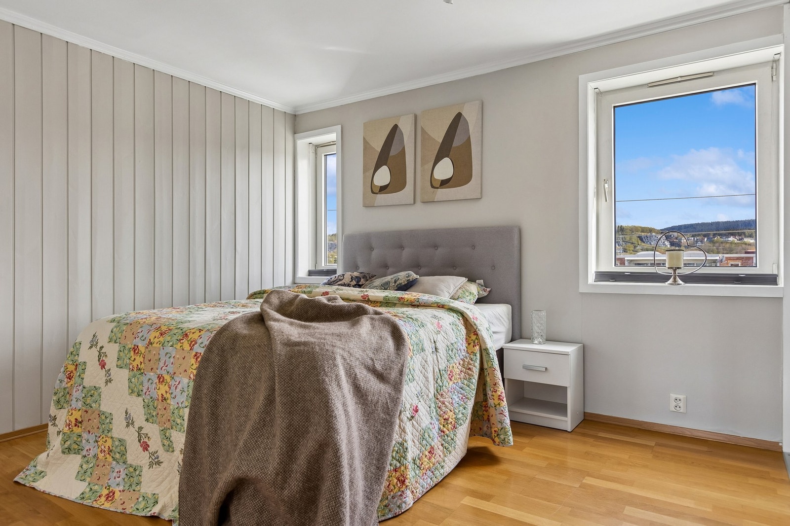 Hovedsoverom på ca 13,8m². God plass til ønsket møblement. Galleribilde
