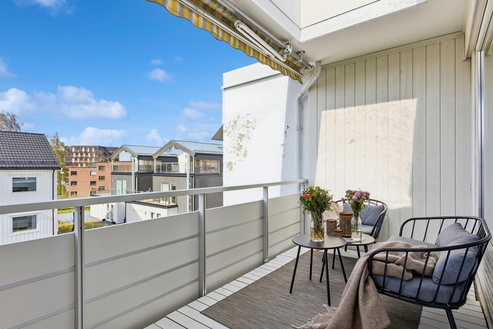 Fra stuen er det direkte utgang til balkongen på ca. 8m². Galleribilde