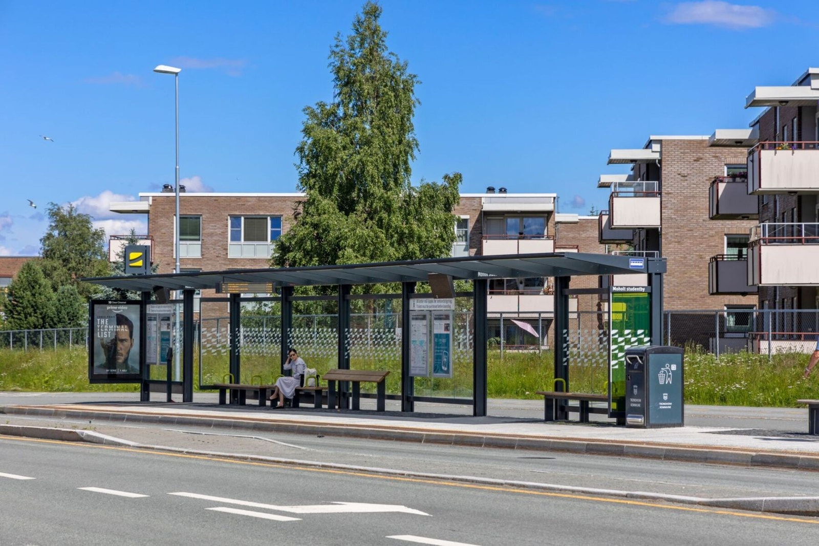 Leiligheten ligger i nærheten av en rekke busstopp. Galleribilde