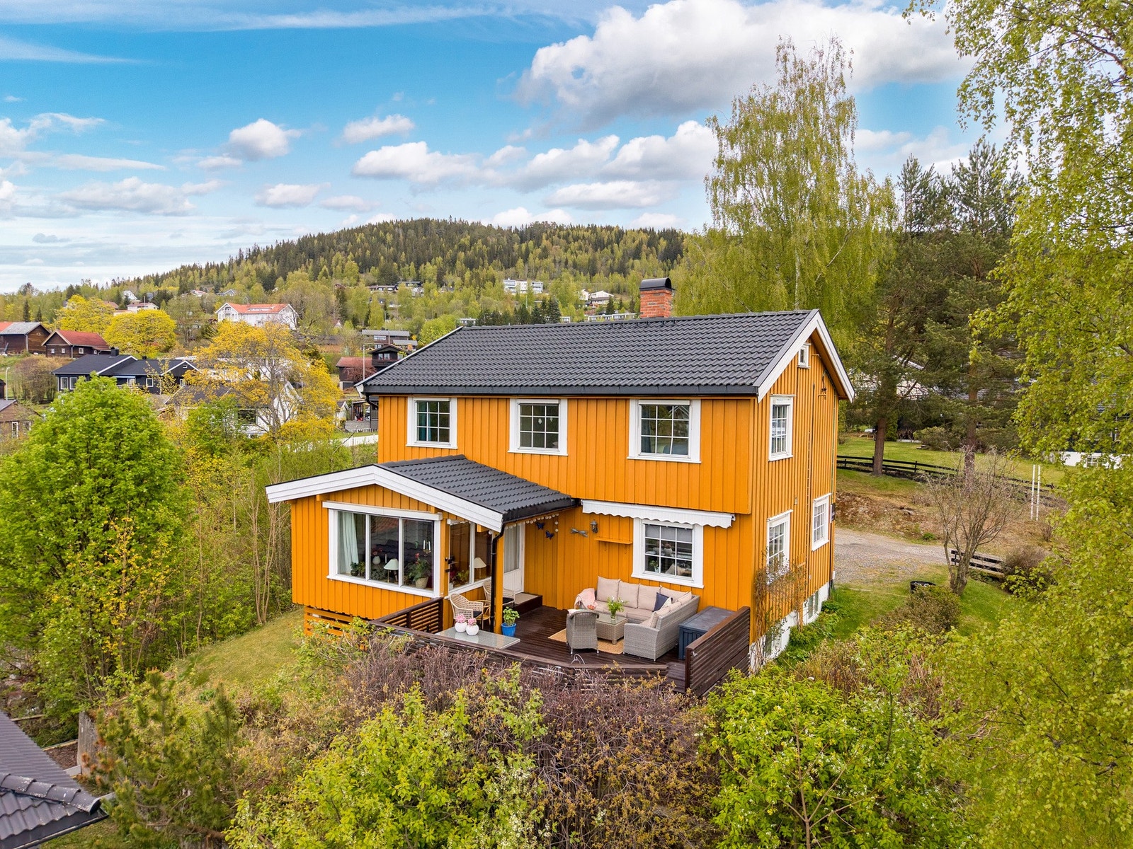 Flott beliggenhet i etablert og familievennlig boligområde på Søre Ål. Galleribilde