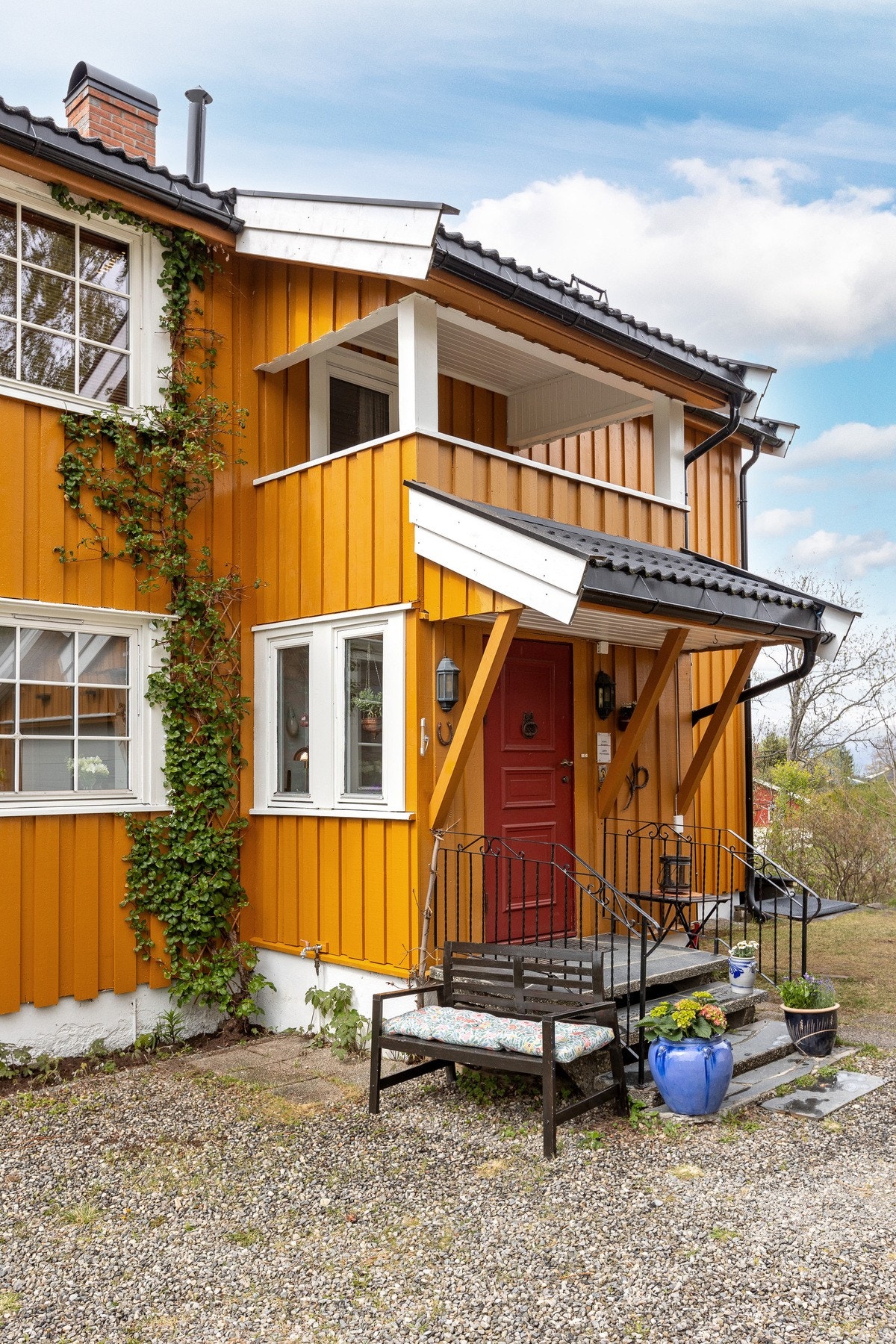 Overbygd inngangsparti. Galleribilde