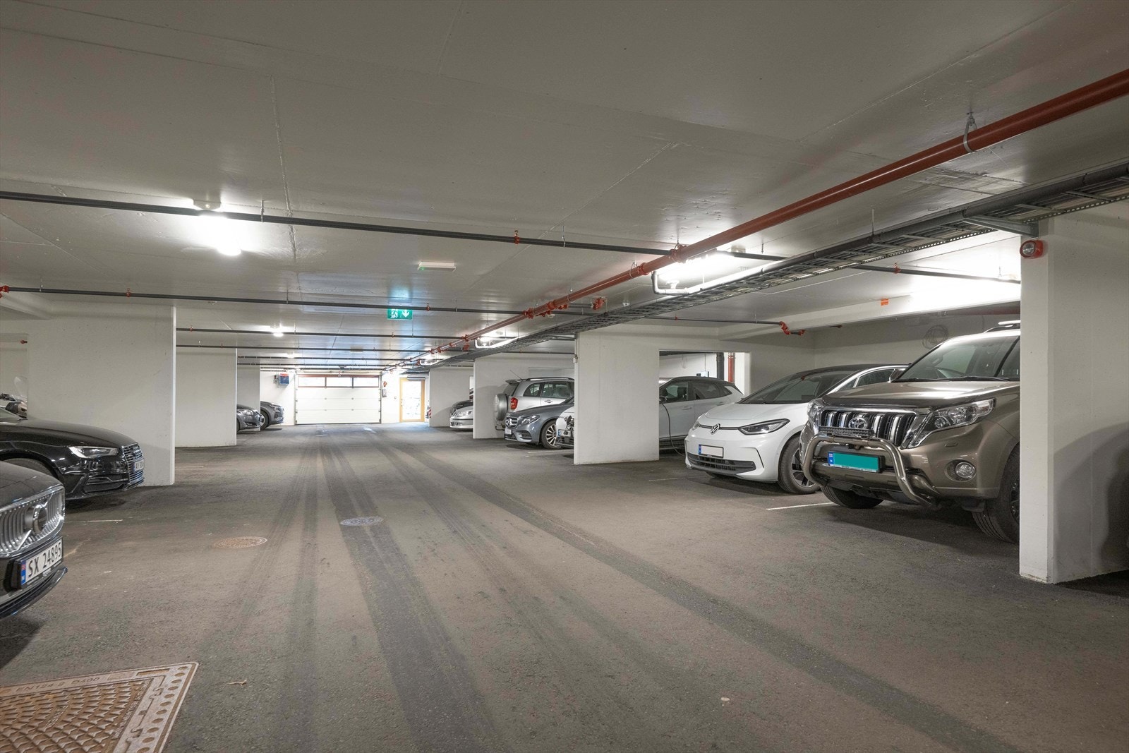 I følge styreleder tildeles plass etter blant annet størrelsen på bilen. Galleribilde