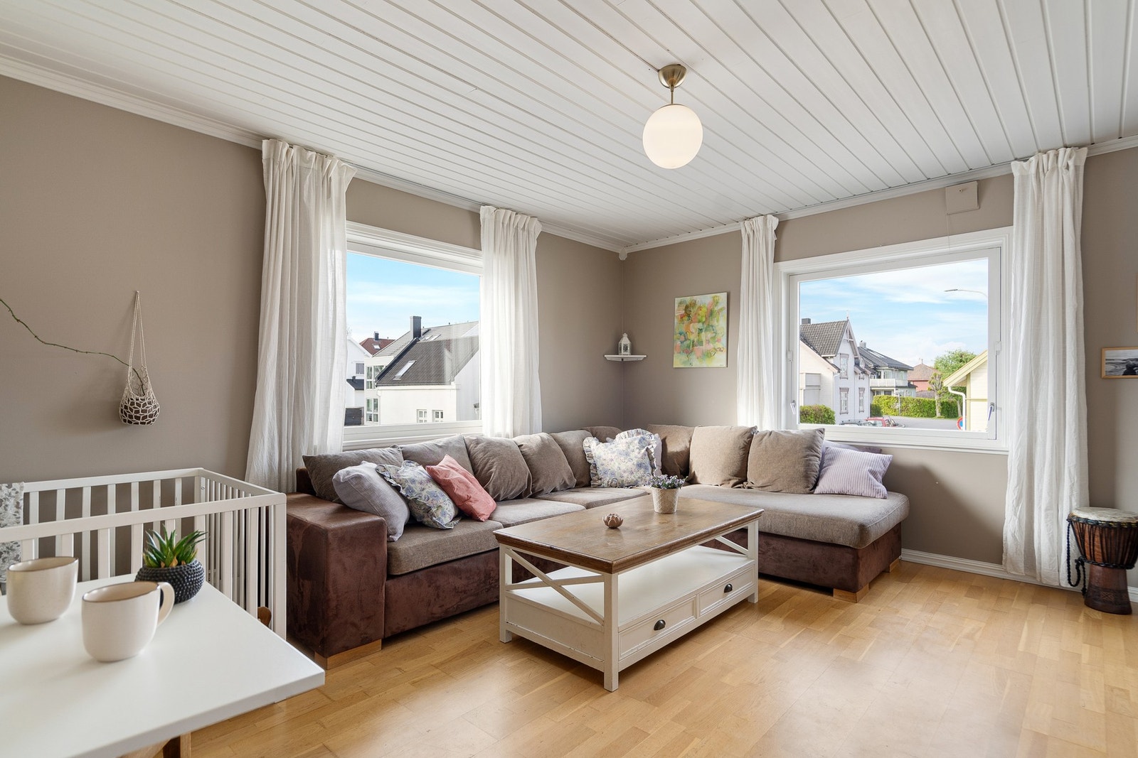 Velkommen til en hyggelig leilighet i 2. etasje med svært sentral beliggenhet i Tønsberg. Galleribilde