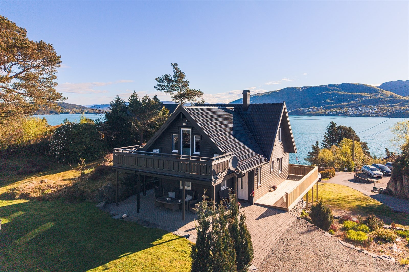 Uteområdet | W Eiendomsmegling. Galleribilde