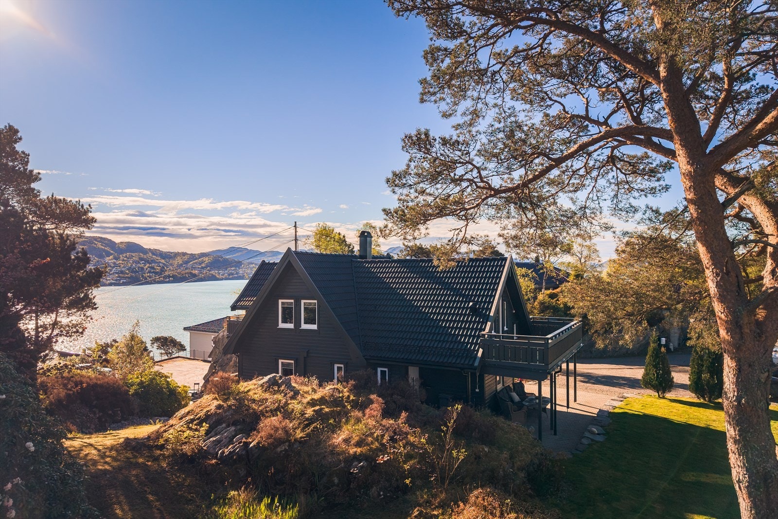 Uteområdet | W Eiendomsmegling. Galleribilde