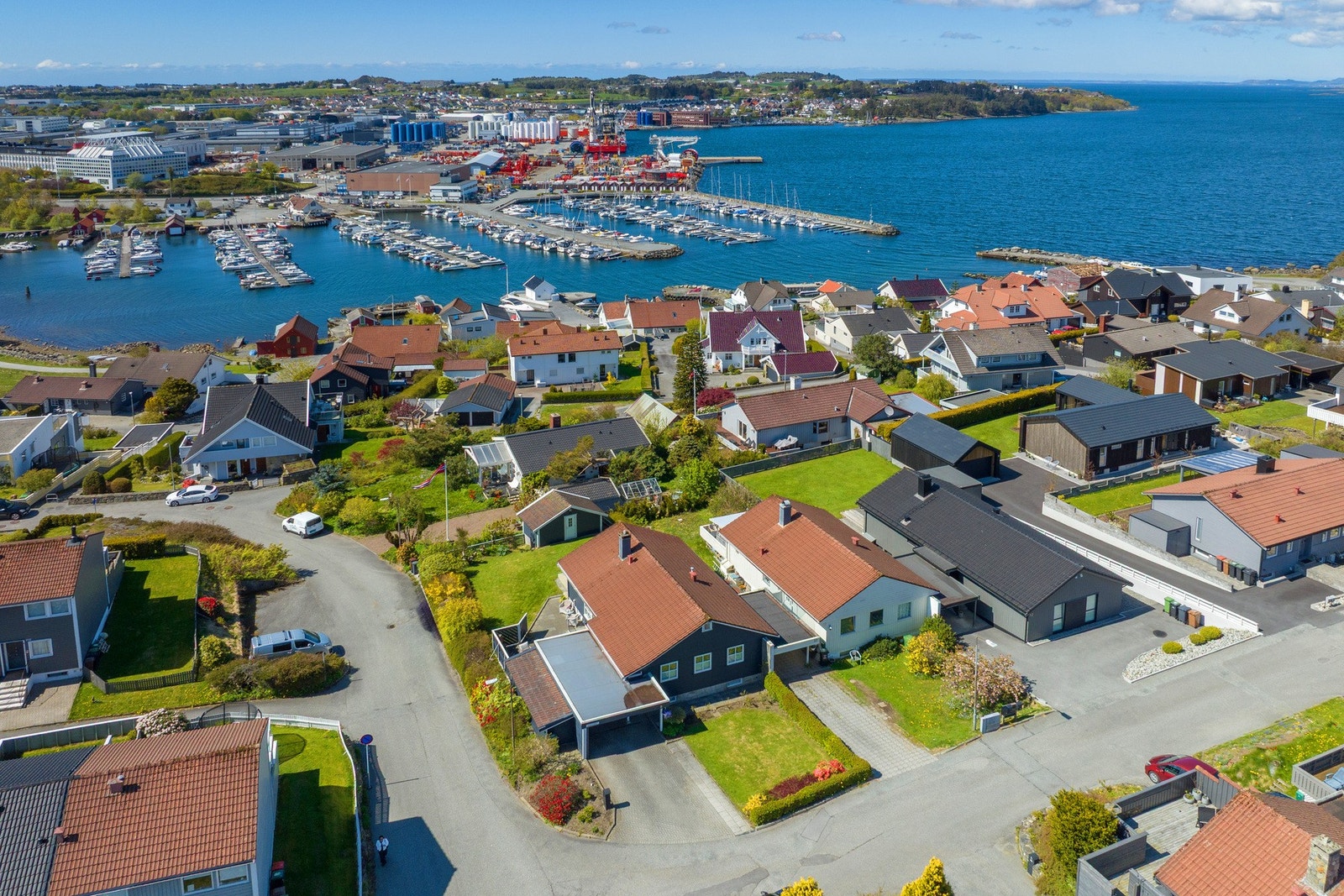 Flott beliggende enebolig på hjørnetomt Galleribilde