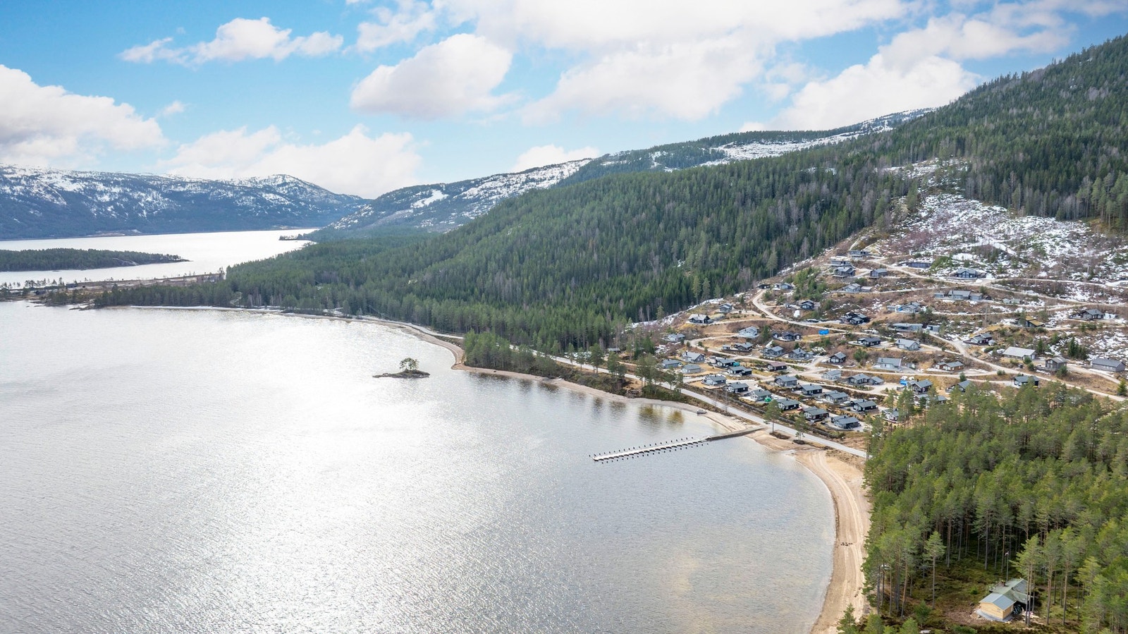 Nissedal er en helårsdestinasjon med både badeliv og skigåing. Oppmerkede tur- og skiløyper i nærheten både sommer og vinter. Galleribilde