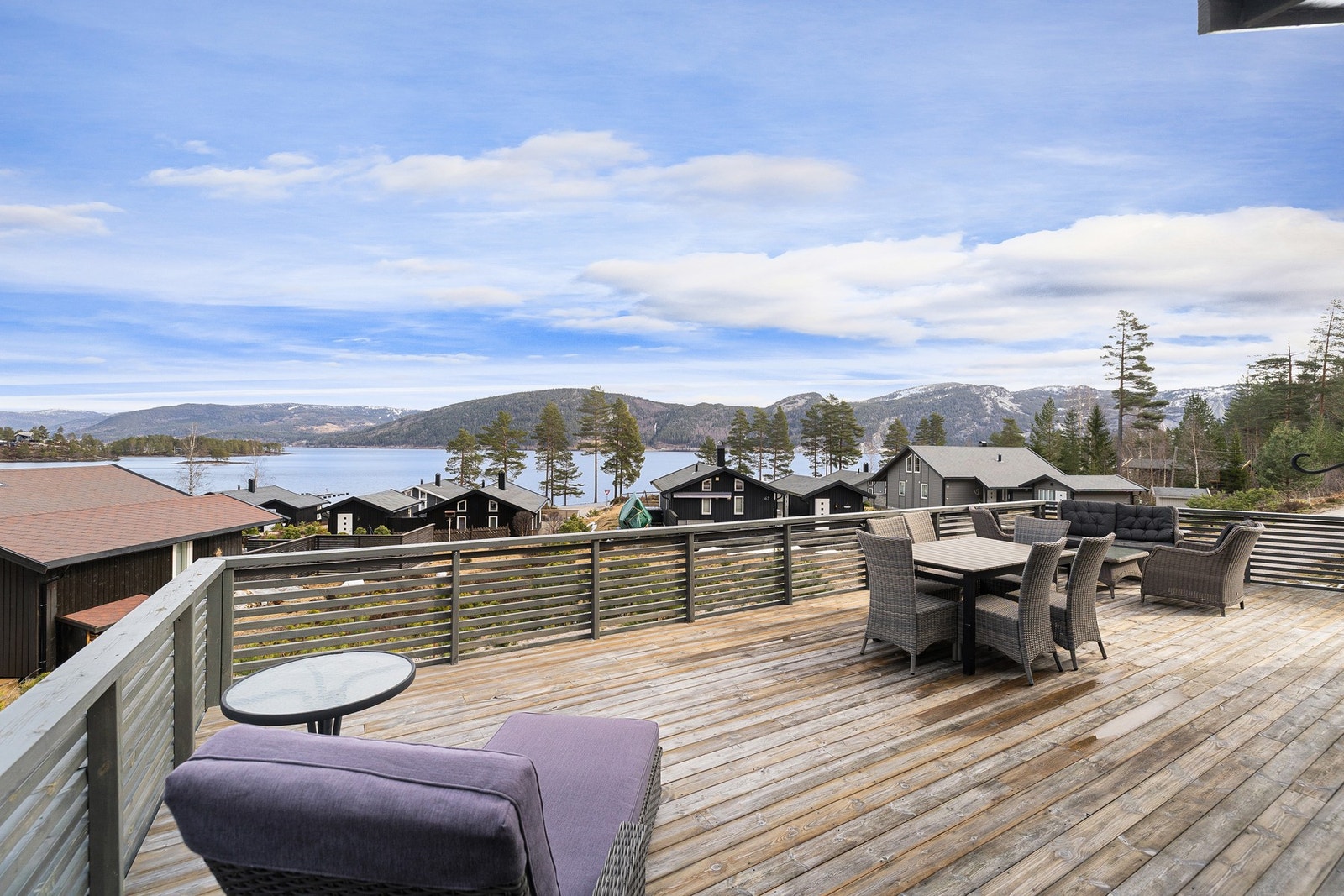 PRIVATmegleren Park ved Lars Jakob Aarak har gleden av å få presentere denne flotte hytta med idyllisk beliggenhet i Nissedal kommune. Galleribilde