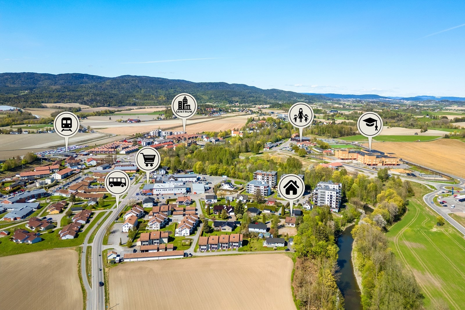 Beliggenheten er sentral med kort gangavstand til Sande stasjon, skole og barnehage, butikker og buss, samt nærhet til skog og mark. Galleribilde