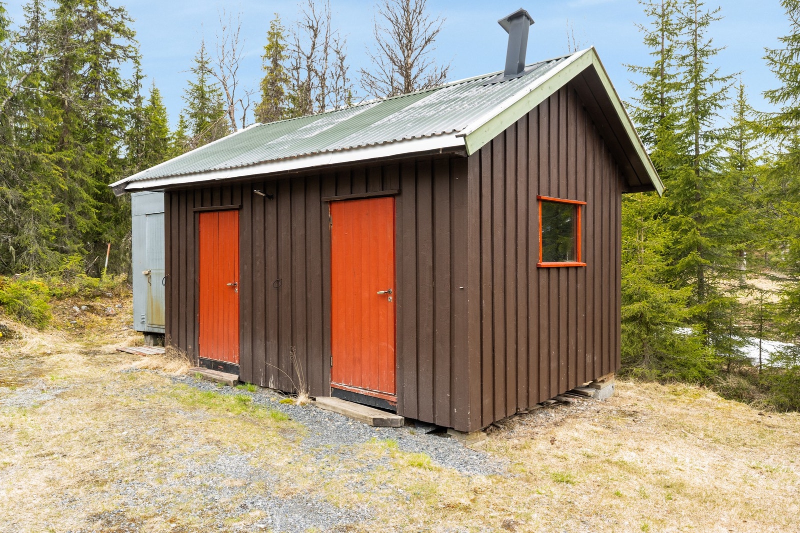 Praktisk uthus med to bodrom Galleribilde