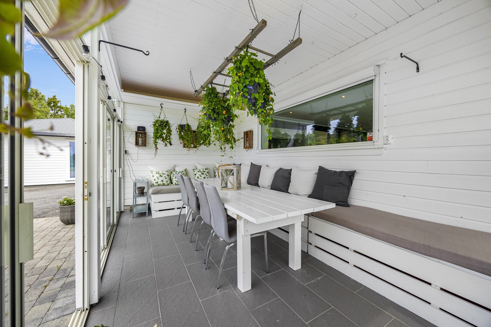 Hagestuen hvor man kan nyte et hyggelig måltid. Galleribilde