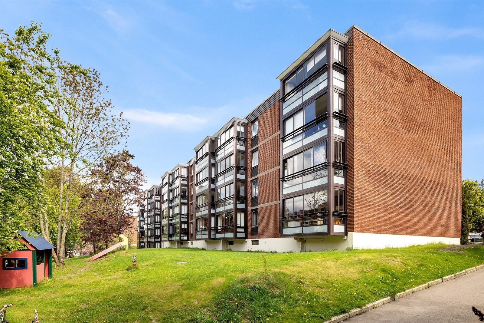 Leiligheten ligger godt til på attraktive Lutvann i Oslo. Galleribilde