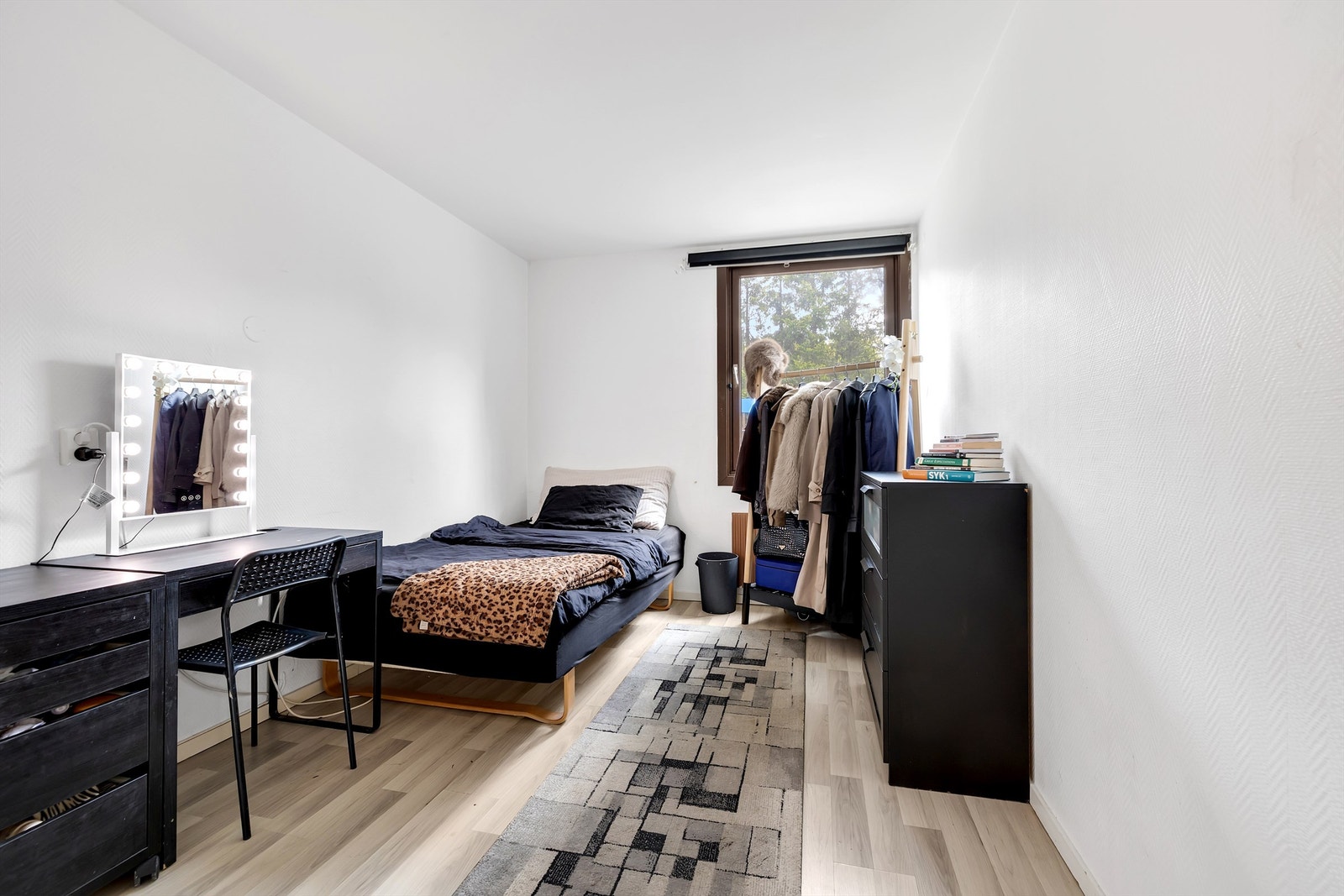 Soverom nr. 3 er også romslig og passer perfekt som gjesterom, barnerom eller kontor. Galleribilde