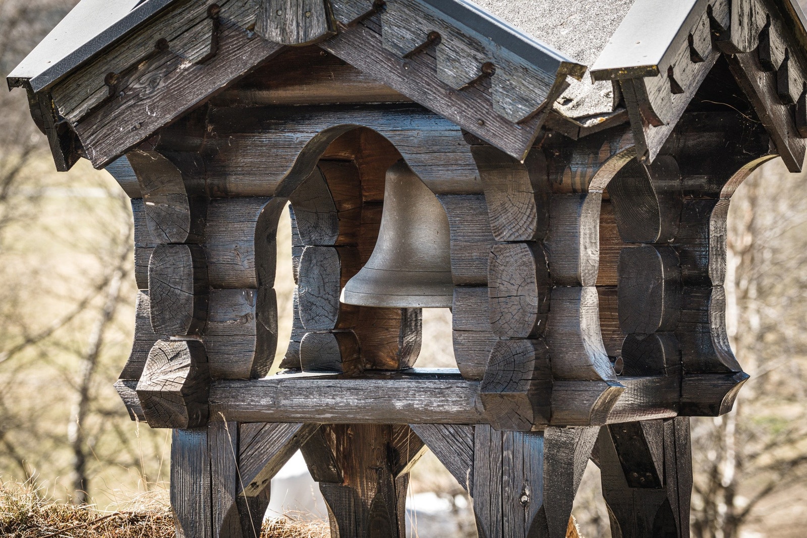 Detalj av den gamle bjellen i stabburets klokketårn. Galleribilde