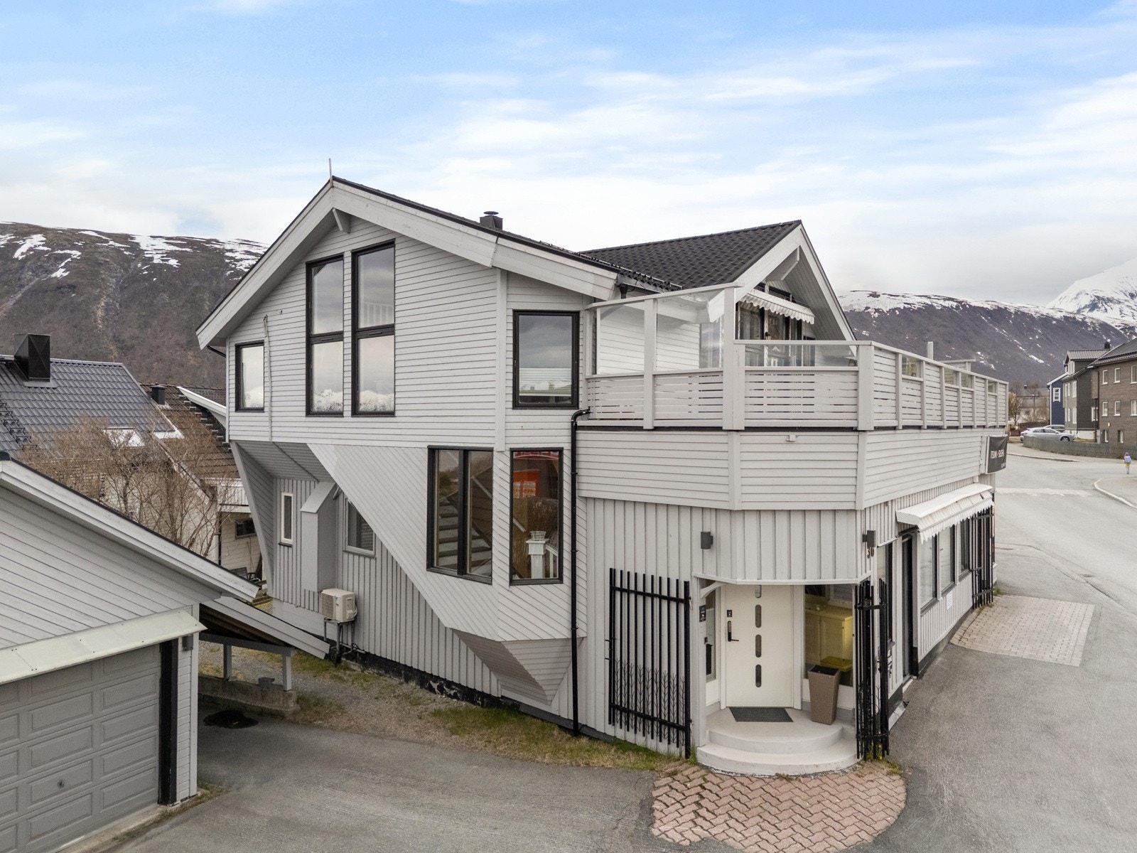 Et sjeldent signalbygg i Tromsdalen med mangle muligheter -  bolig og investering!