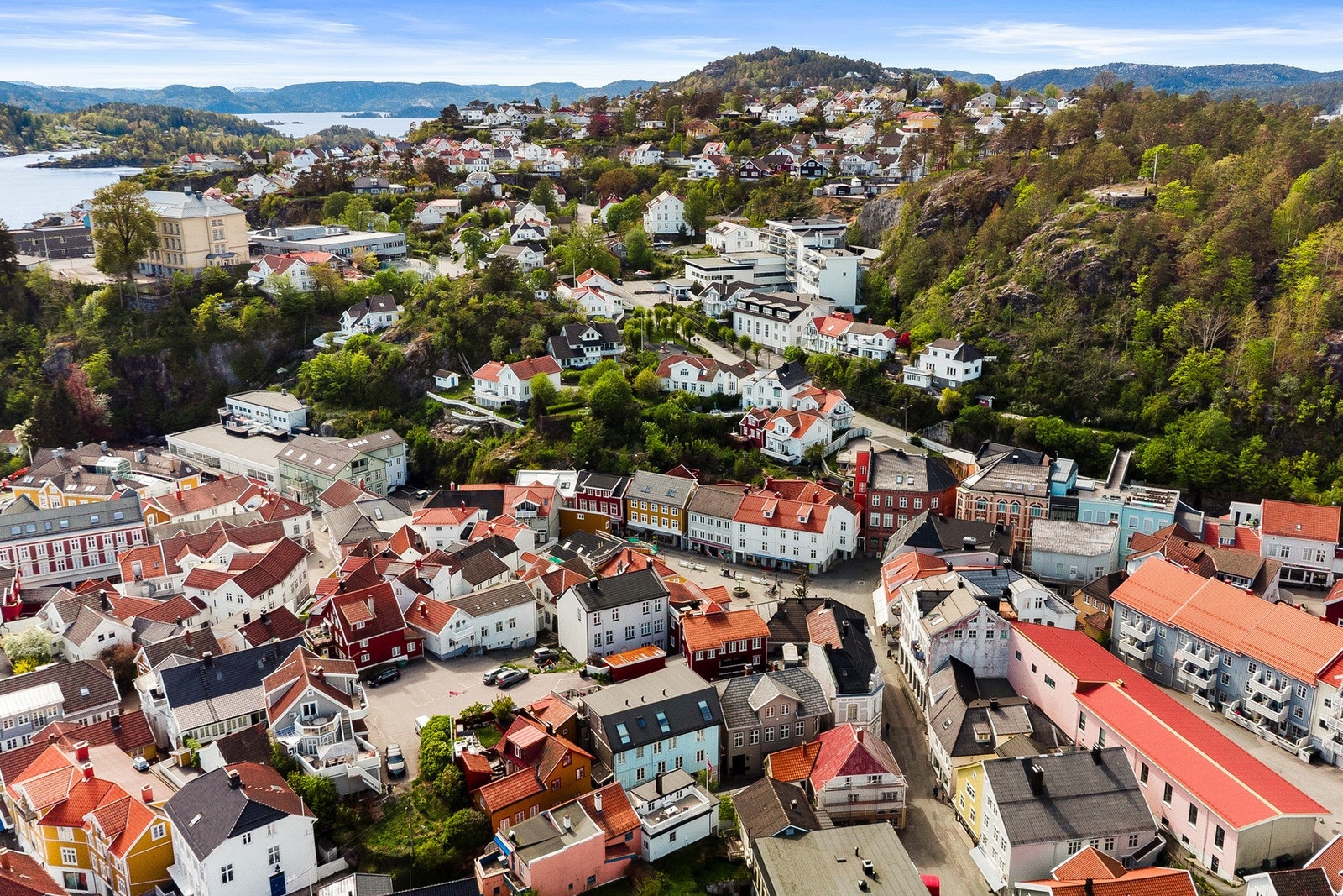 Kragerø er kjent for sin unike beliggenhet langs kysten, med en sjarmerende kombinasjon av historisk sjarm og moderne fasiliteter. Galleribilde