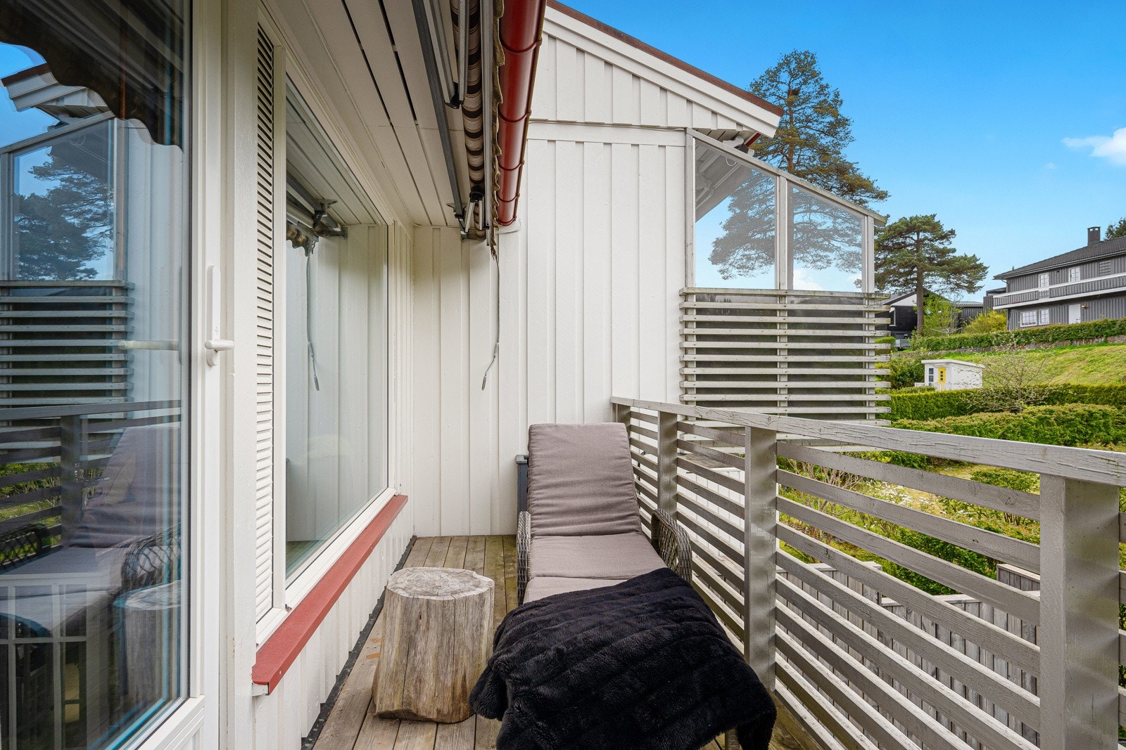 Utgang til balkongen fra stue Galleribilde