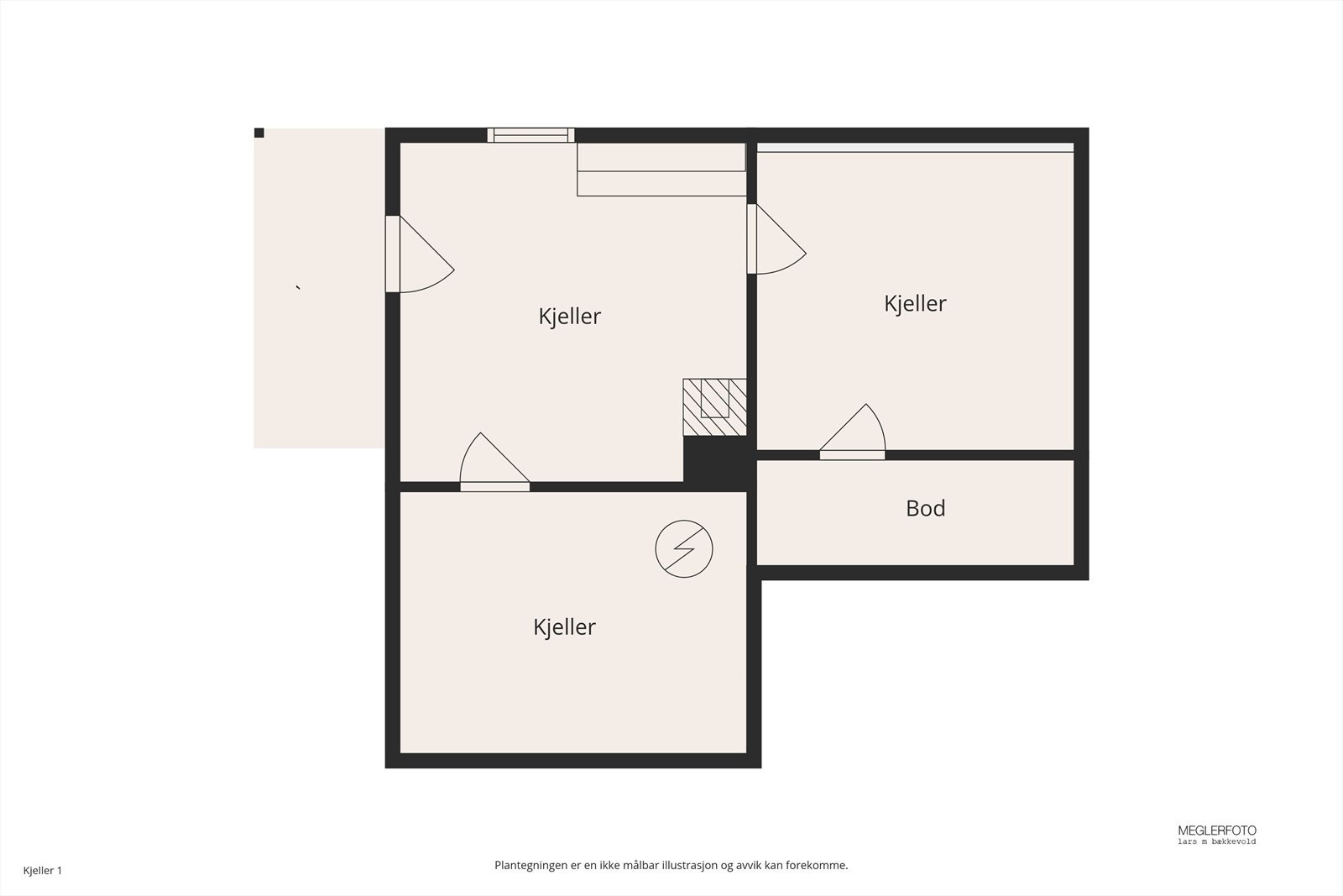 Kjelleren har et gulvareal på 45 m² med diverse boder og hobbyrom. Galleribilde
