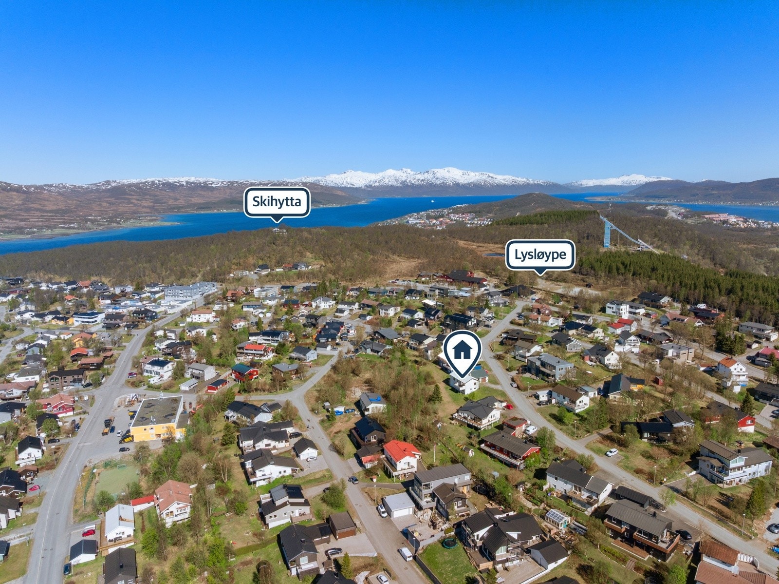 Umiddelbar nærhet til lysløype, samtidig som du har gangavstand til skole, barnehage, dagligvarebutikk, UiT og UNN. Galleribilde