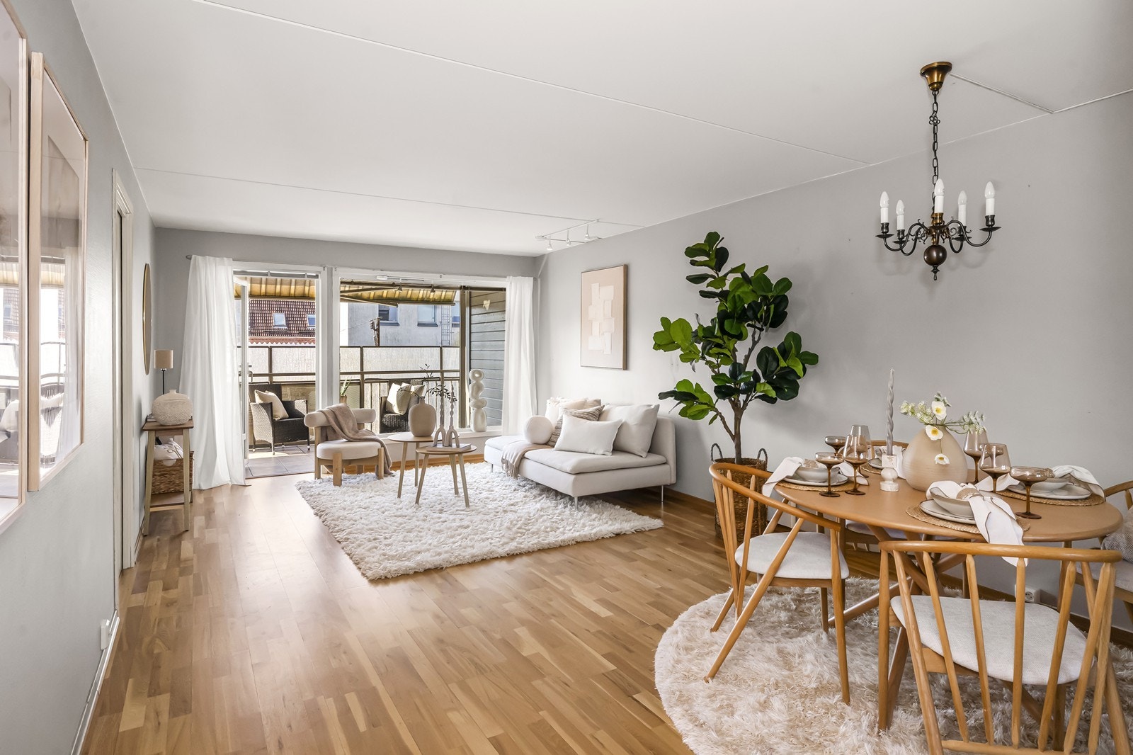 Velkommen til Oskars Gate 60! En moderne selveierleilighet fra 2003, sentralt i Sarpsborg med heisadkomst og parkering i felles garasjeanlegg. Galleribilde