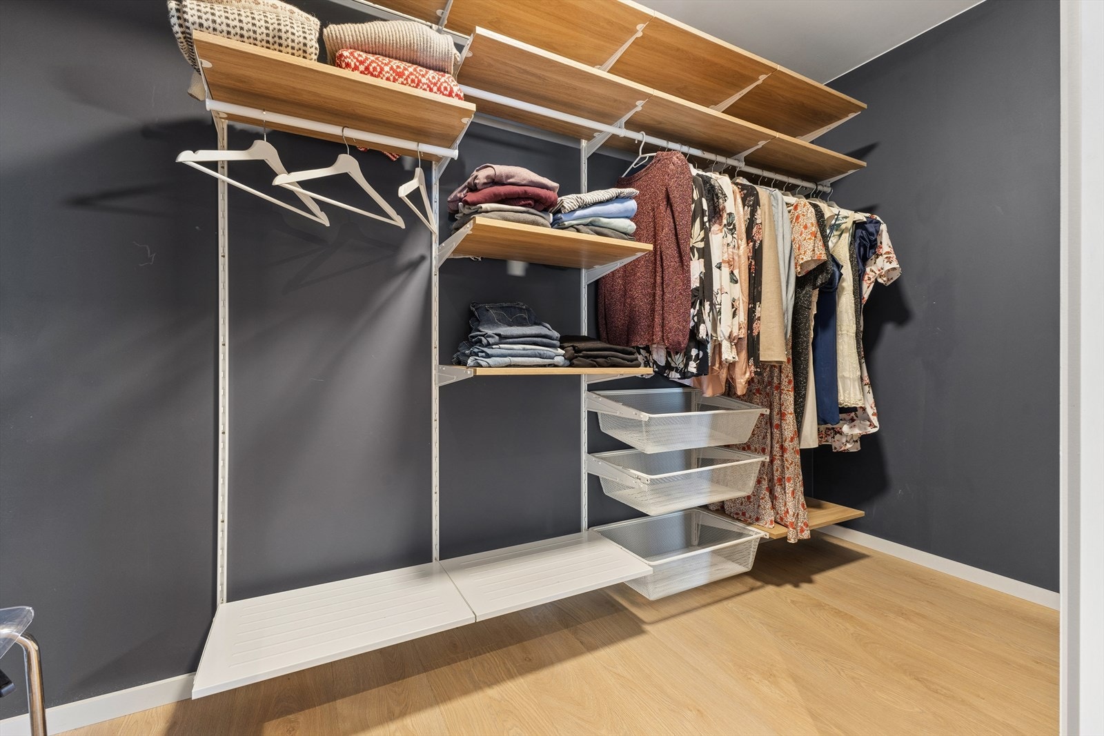 Walk-in garderobe. Galleribilde