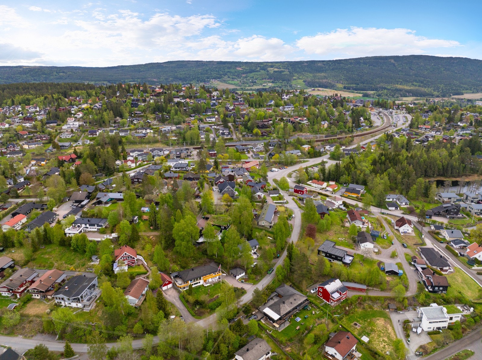 Nittedal stasjon ligger kun 10 minutter unna, med togforbindelse til Oslo S på 34 minutter. Galleribilde