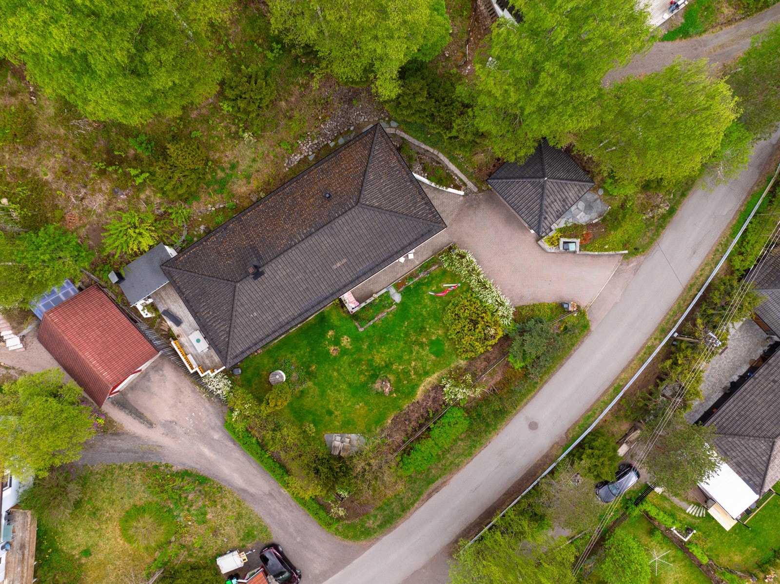 Oversikt over eiendommen og den omkringliggende bebyggelsen. Galleribilde