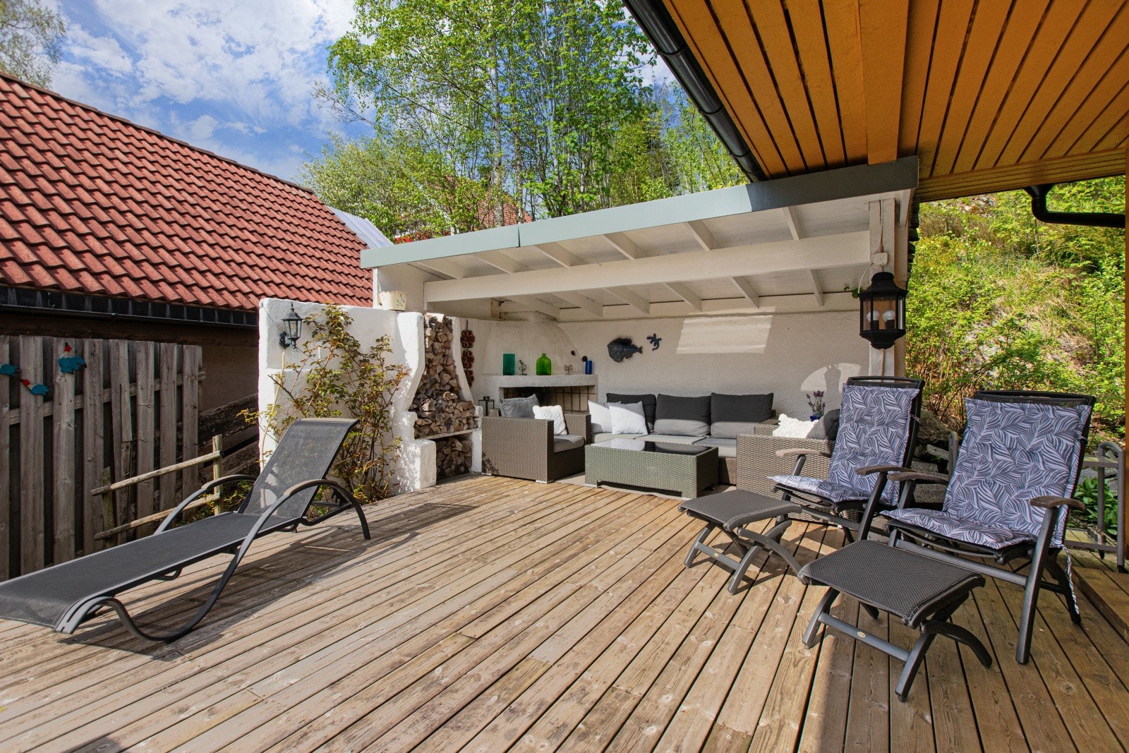 Den store terrassen på ca. 50 m² er delvis overbygget. Galleribilde