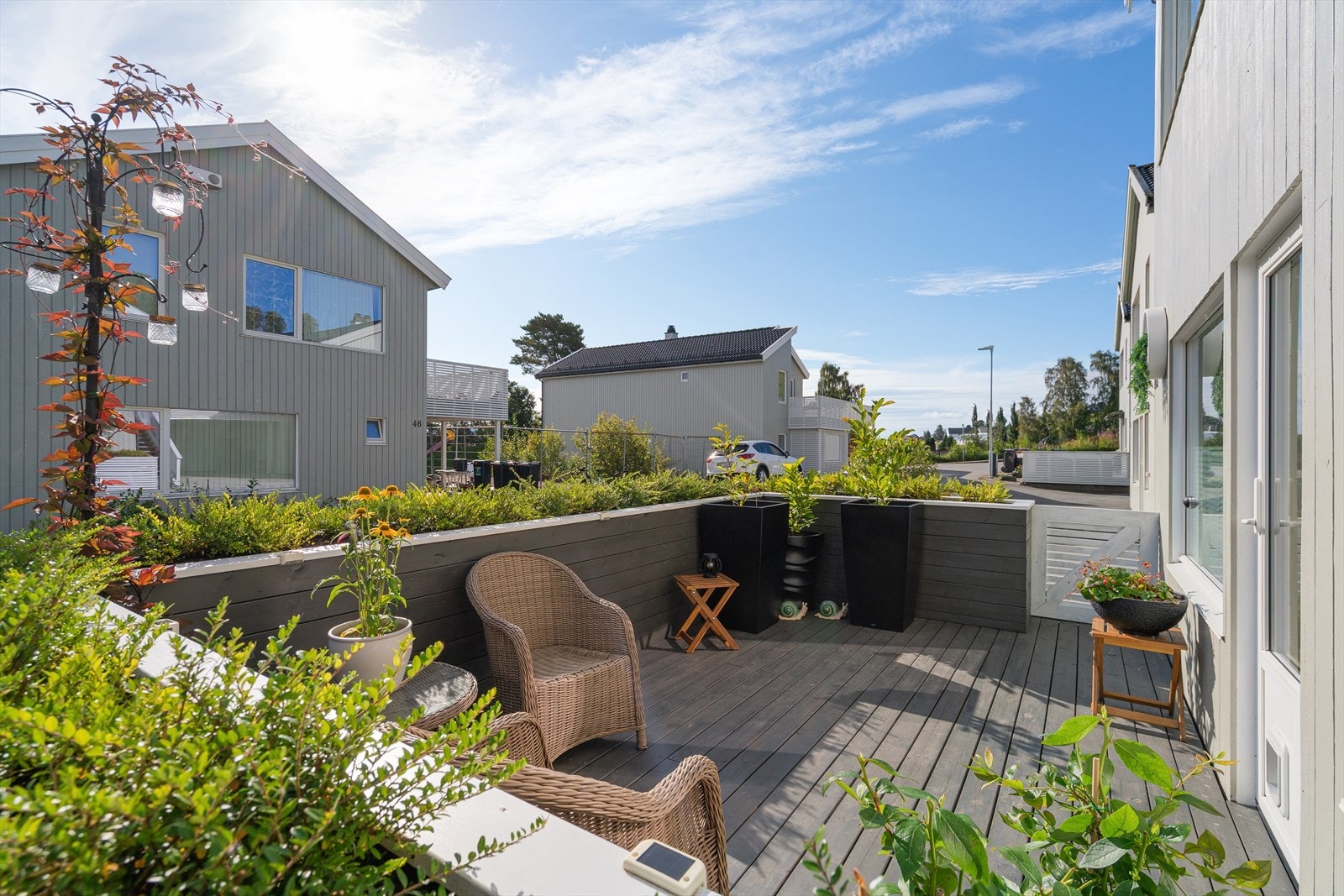 Terrasse - alle bildene er tatt før møbler ble flyttet ut. Pr idag er boligen tom Galleribilde