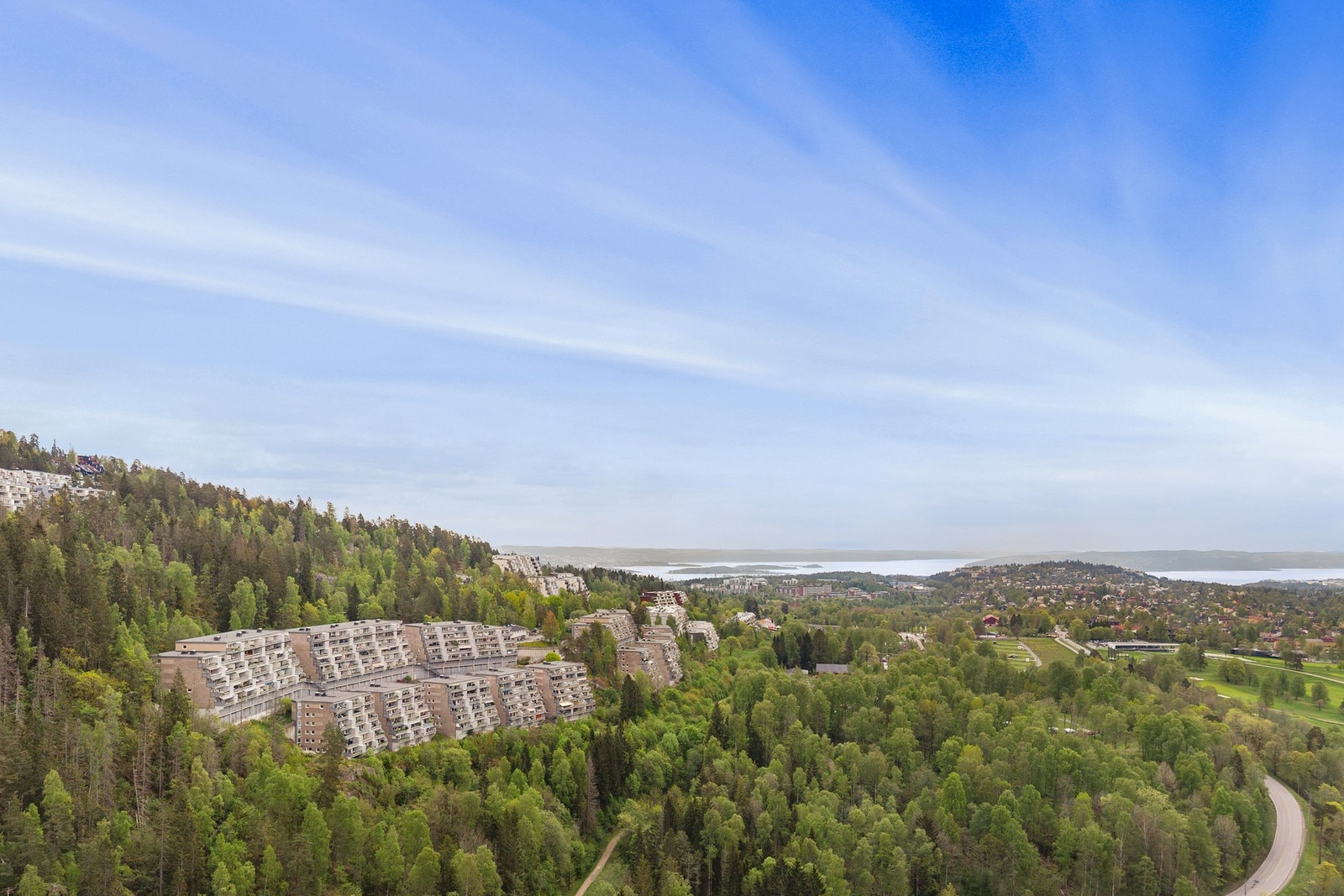 Området er svært barnevennlig og plassert på Holmenkollens solrike side Galleribilde
