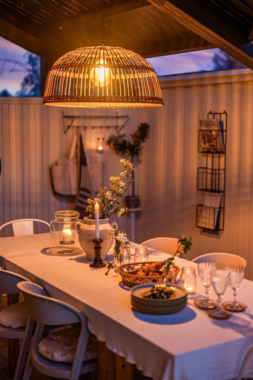 Detaljer fra den overbygde uteplassen. Galleribilde