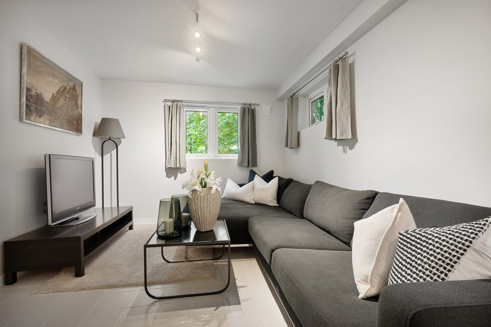 Kjellerstue med flere bruksmuligheter. Galleribilde