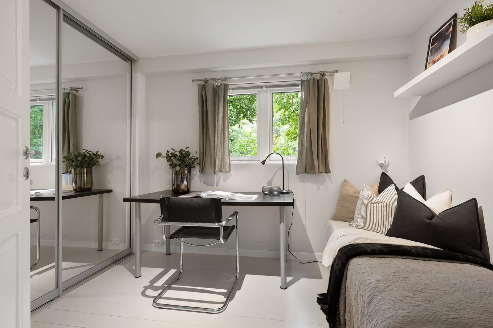 2 gode soverom med garderobeskap. Galleribilde