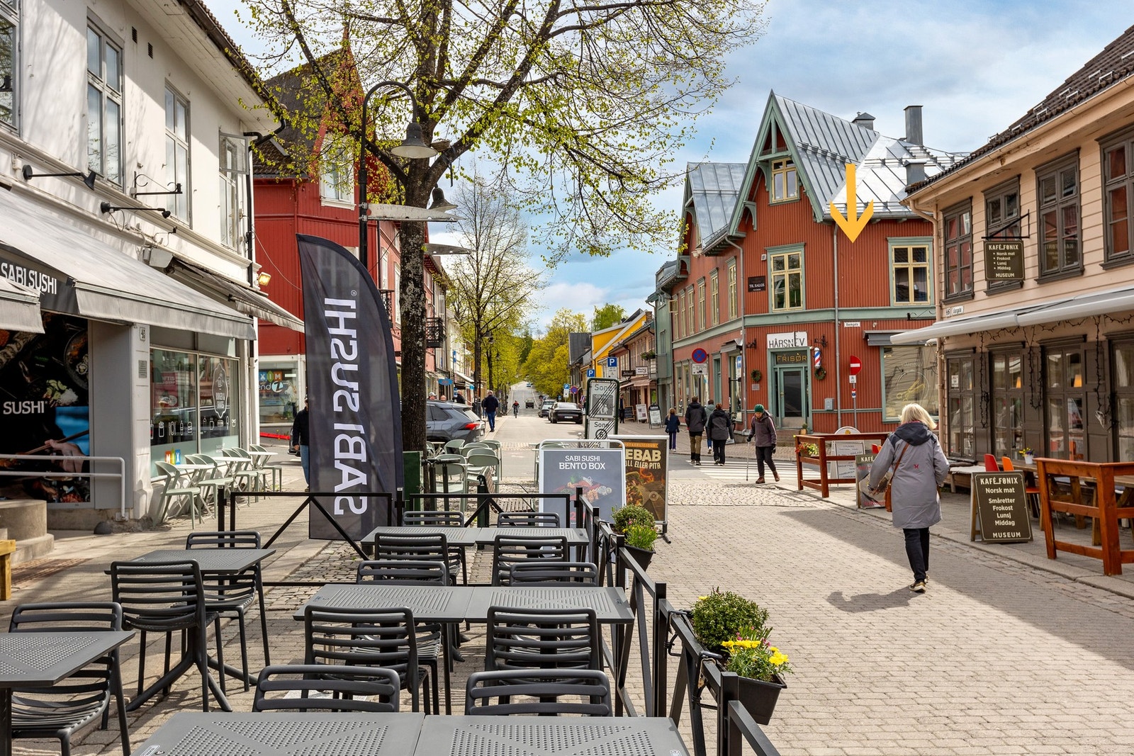 Trivelige omgivelser i sentrum med koselige uteområder, butikker og serveringssteder like i nærheten. Galleribilde