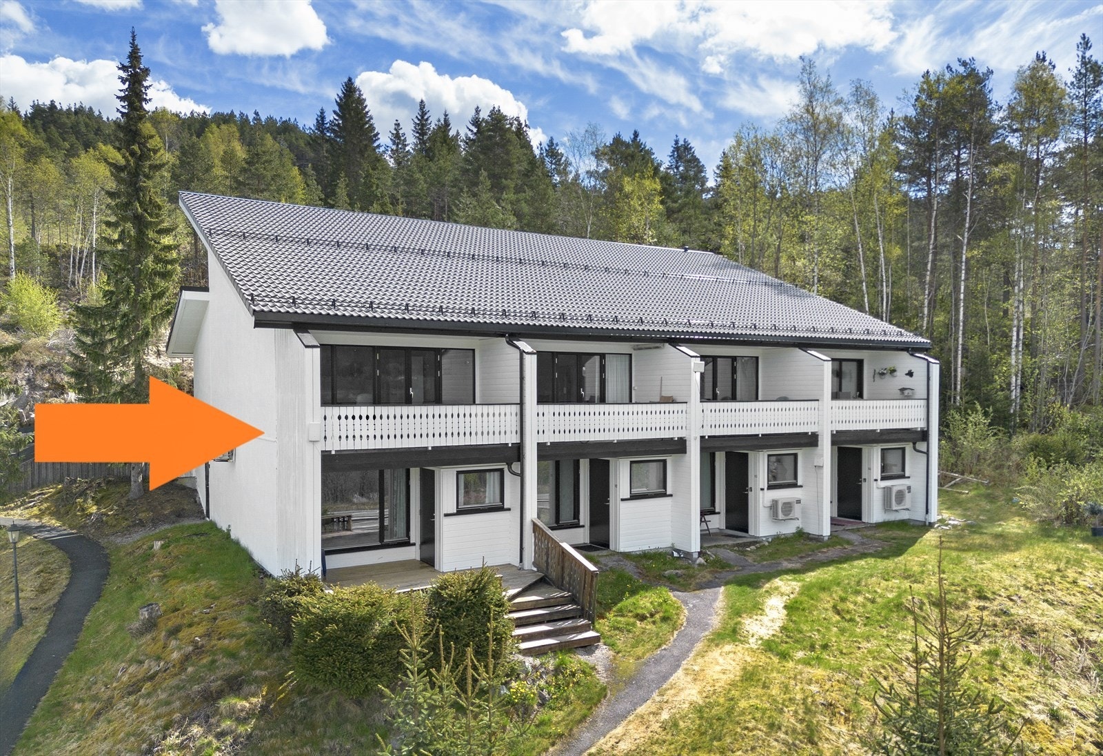 Velkommen til Eikenveien 211 - EN innholdsrik leilighet over 3 plan! Galleribilde