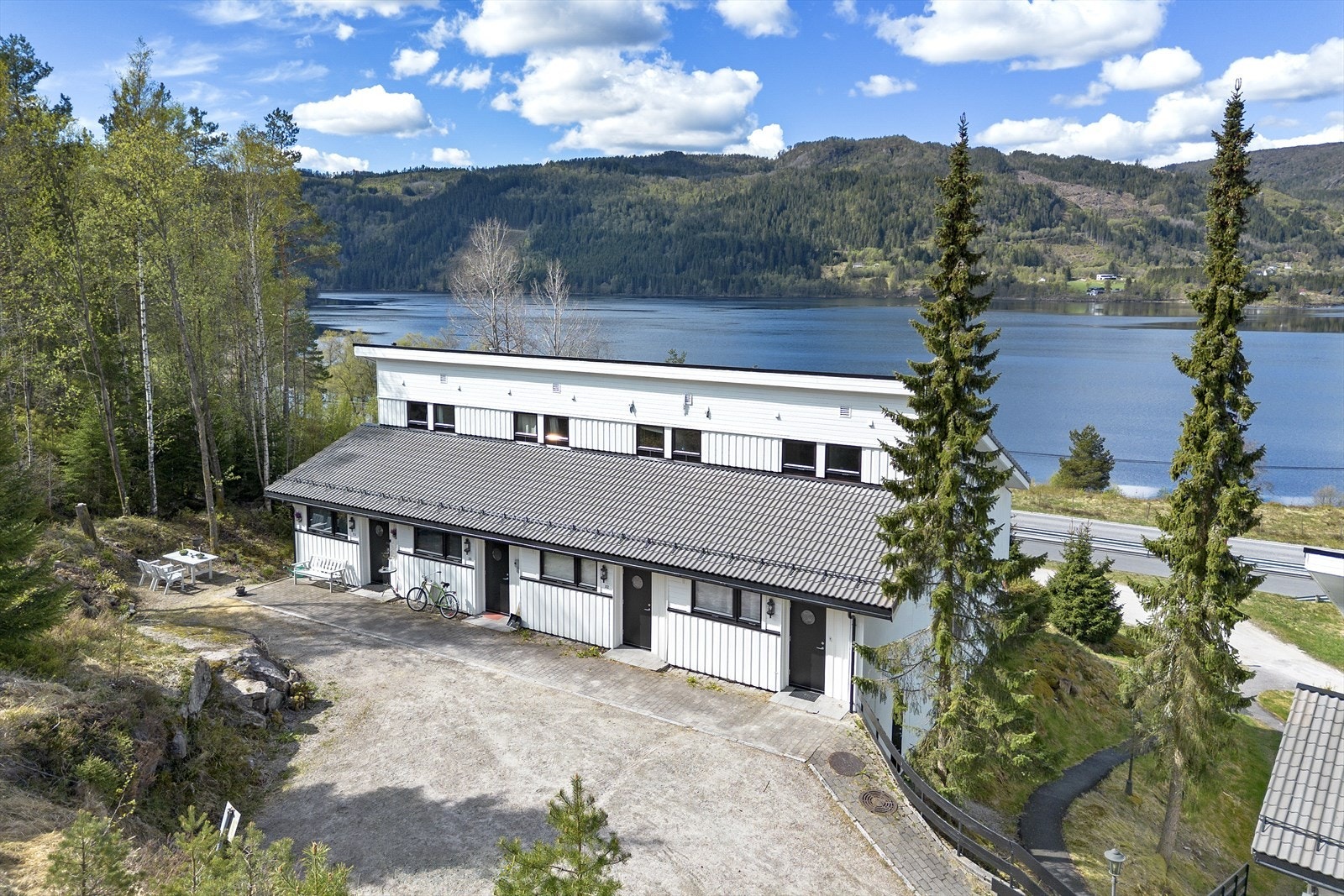 Adkomst både fra frem- og baksiden. Galleribilde