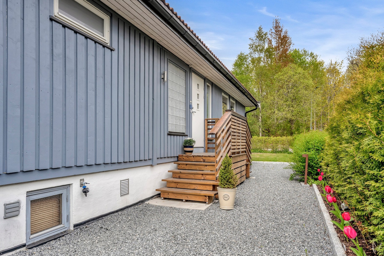Det er en pent opparbeidet tomt Galleribilde