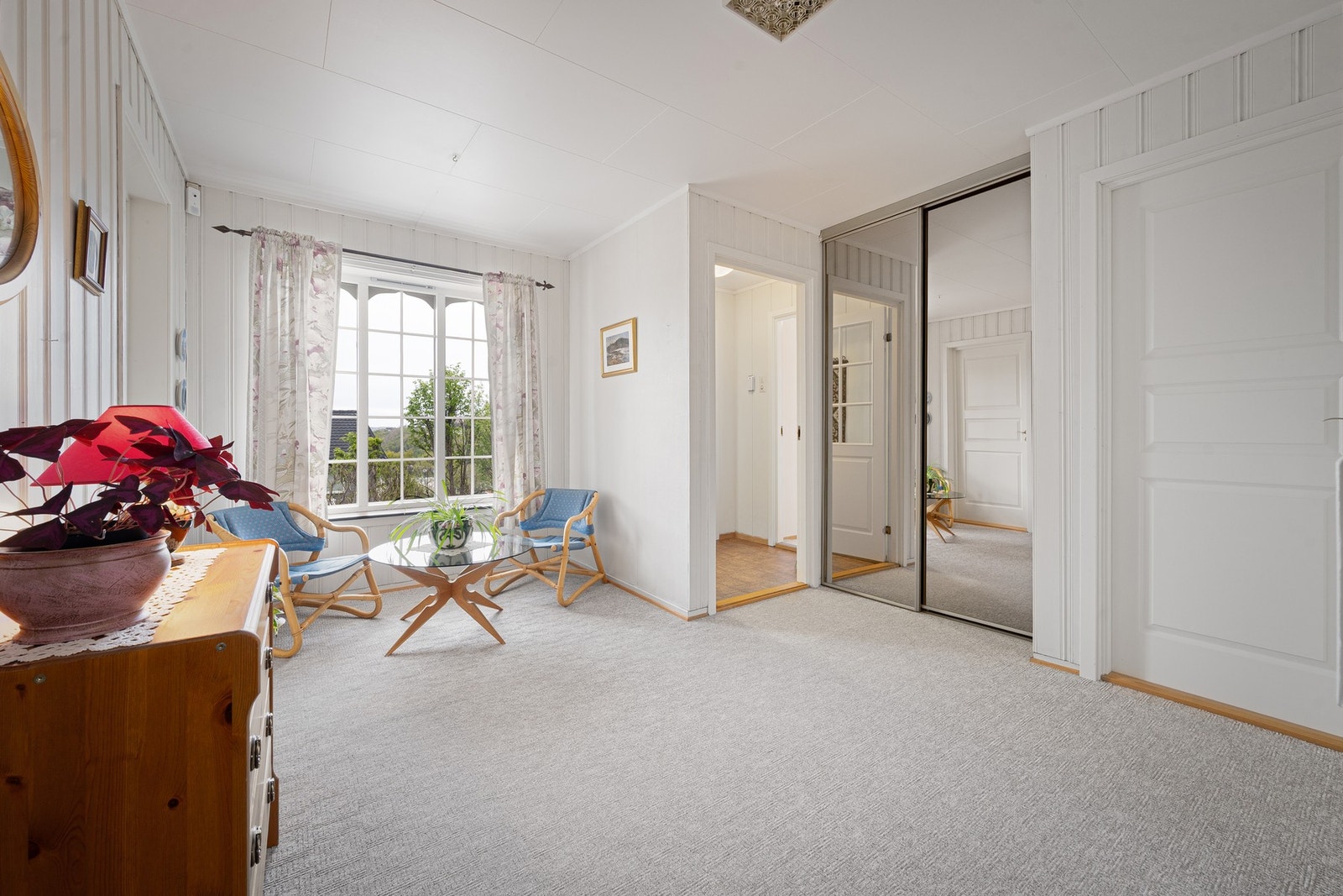 Innebygd skyvedørsgarderobe Galleribilde
