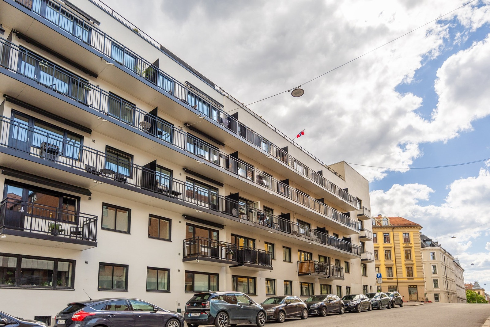 Leiligheten ligger i et meget populært og sentralt boligområde på Grünerløkka. Galleribilde