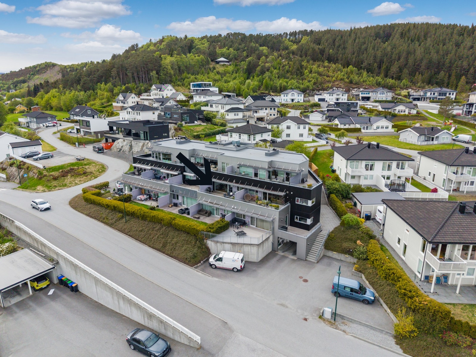 Leiligheten ligger flott til i byggets andre etasje, med heis for enkel adkomst Galleribilde