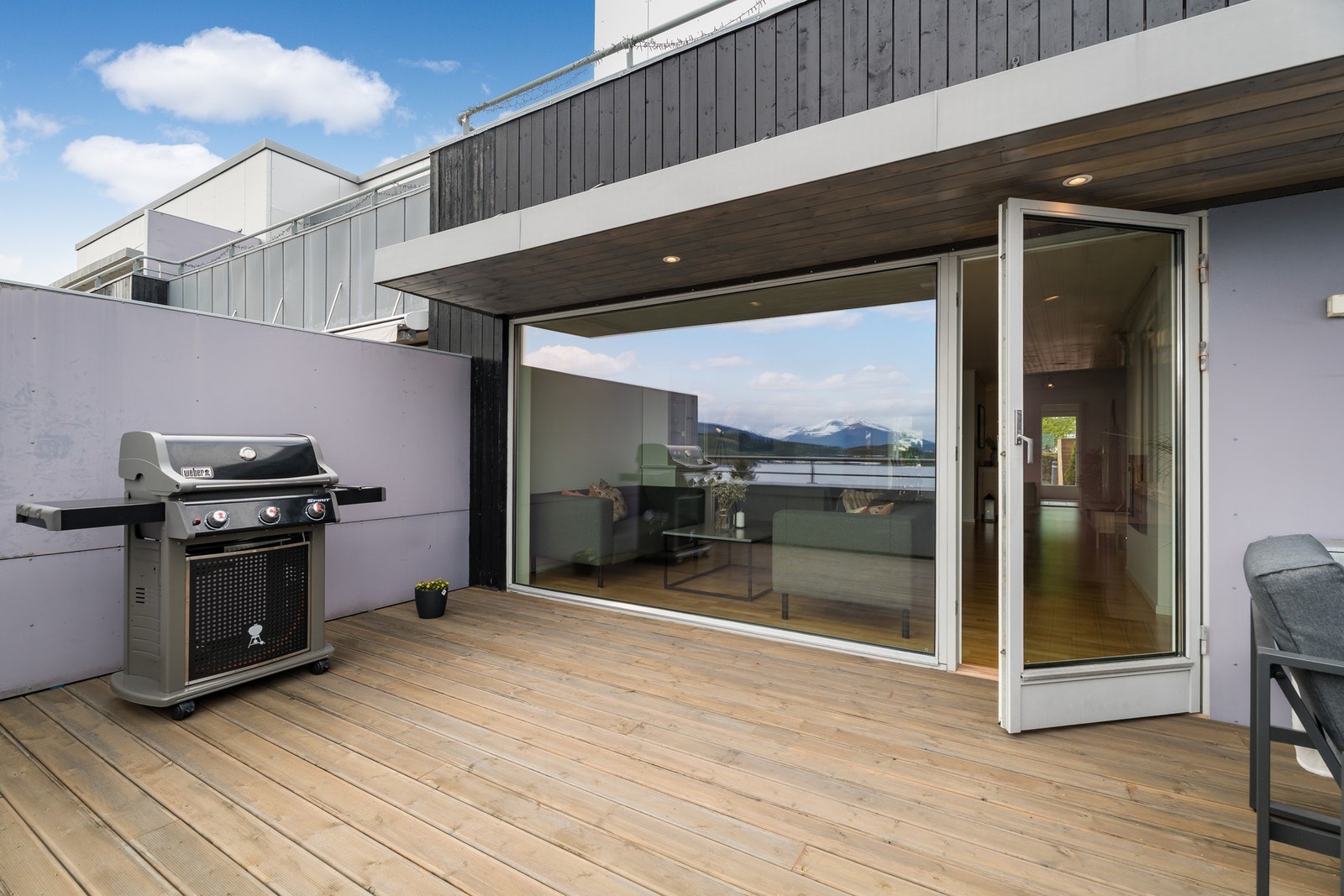 Terrassebordene er fra Møre Royal og er lagt om i år. Galleribilde