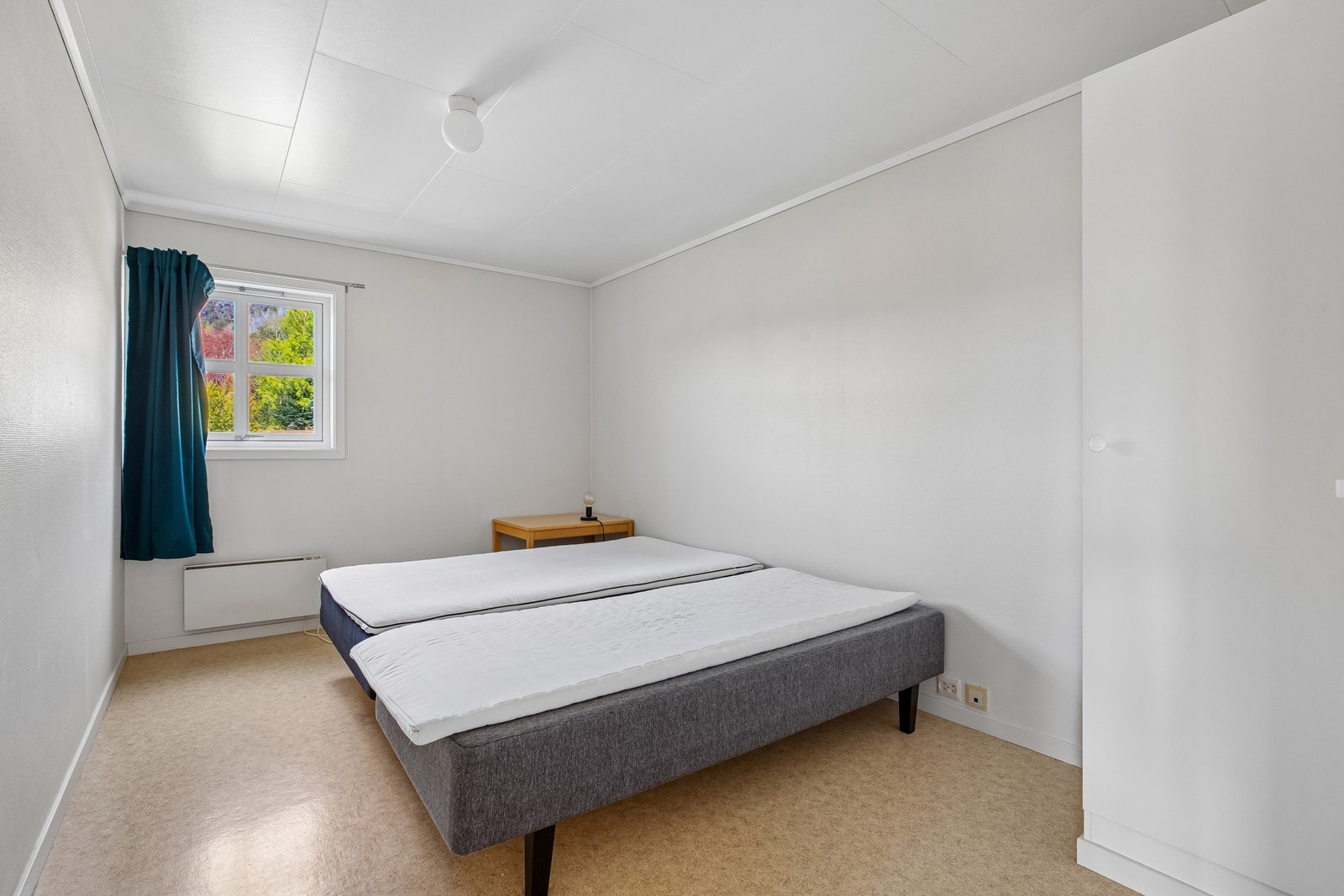 Hovedsoverommet har god plass til dobbeltseng og annet møblement om ønskelig. Galleribilde