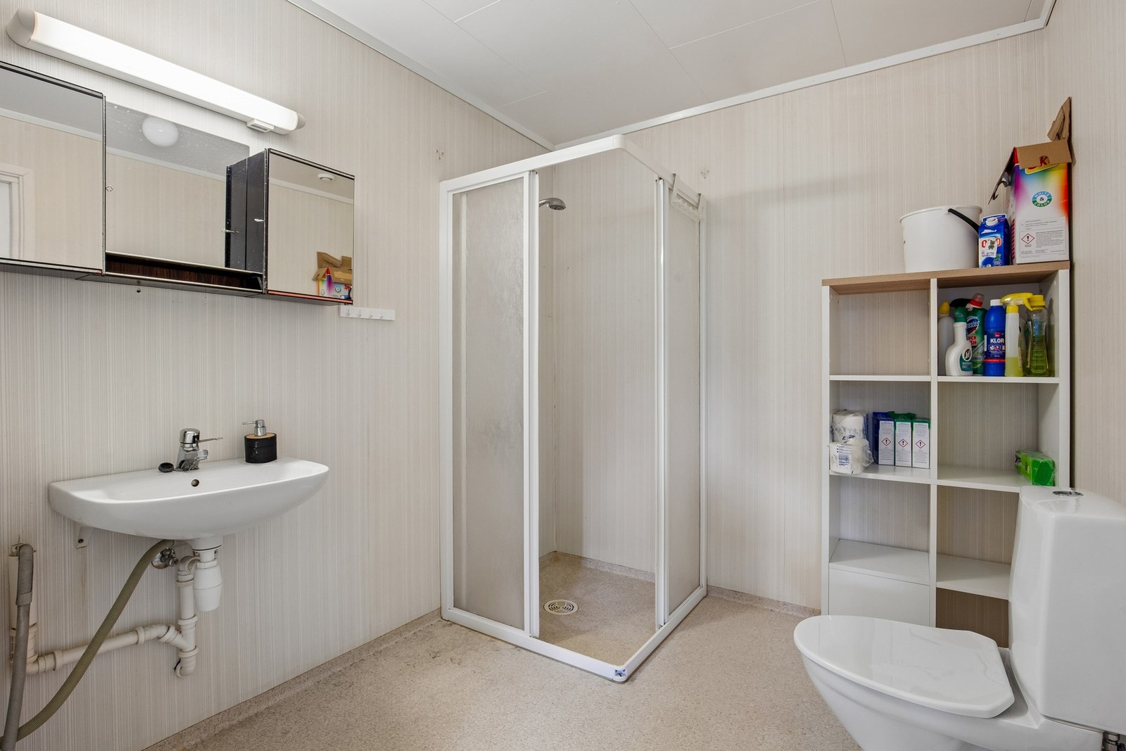 Badet er på romslige ca. 6,5 kvm. Galleribilde