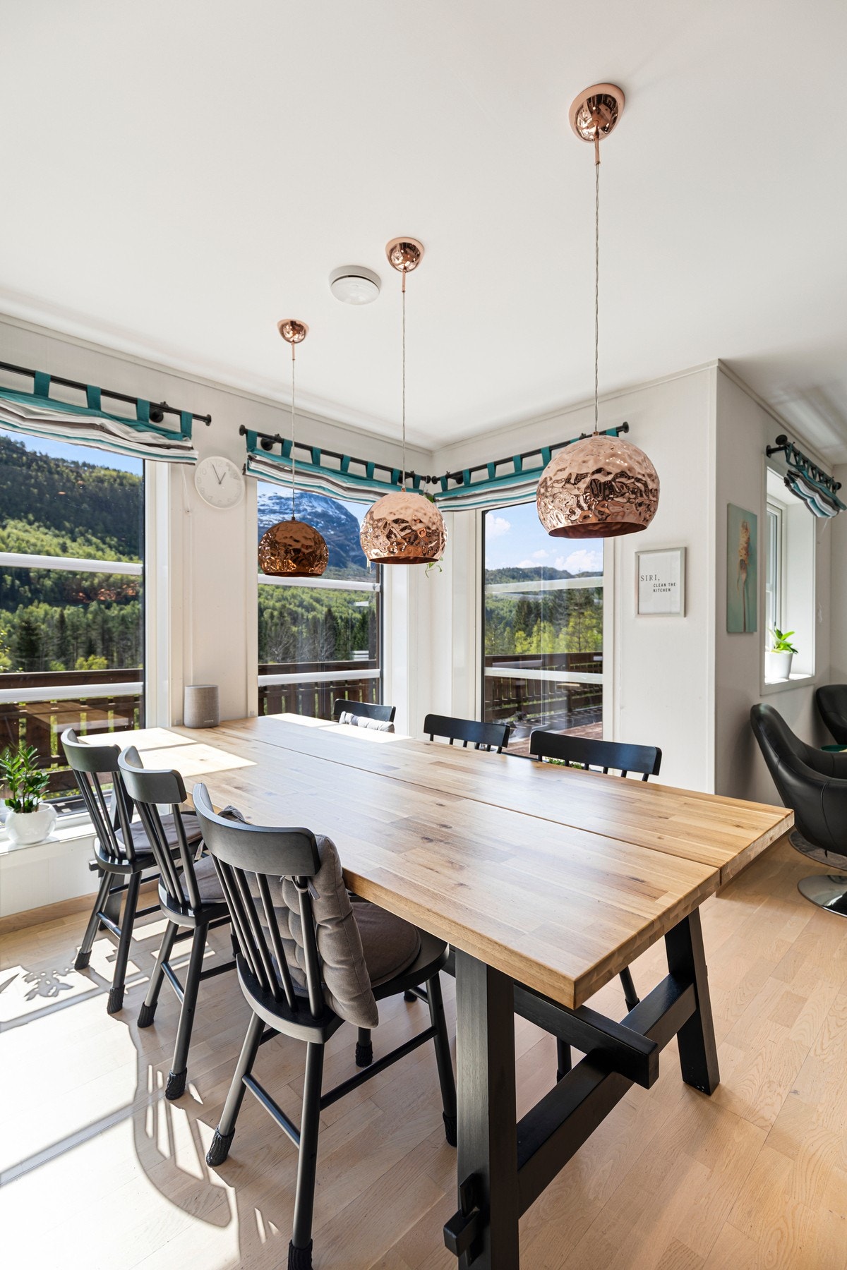 Rommet har god plass til spisebord. Galleribilde