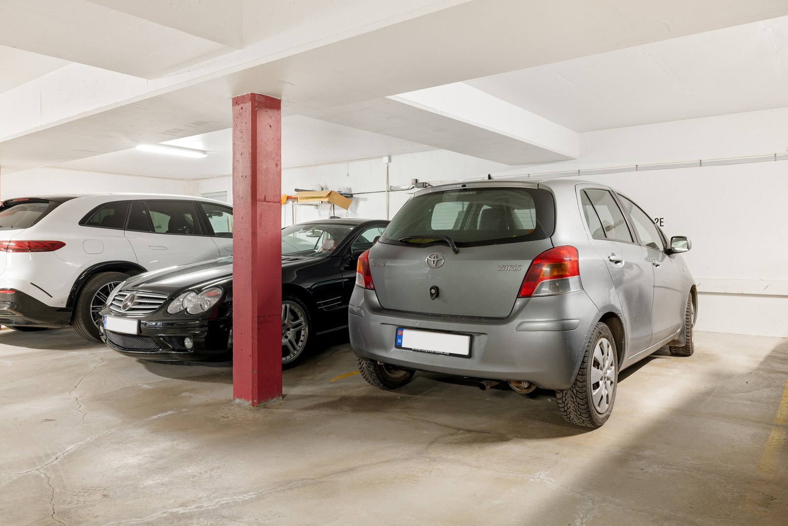 I tillegg disponerer leiligheten en bod på 5m² og en garasjeplass klargjort for elbil-lader i felles garasjeanlegg i kjelleren. Galleribilde