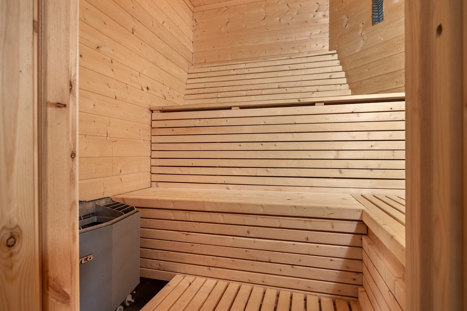 Fra badet er det dør inn til badstue. Galleribilde