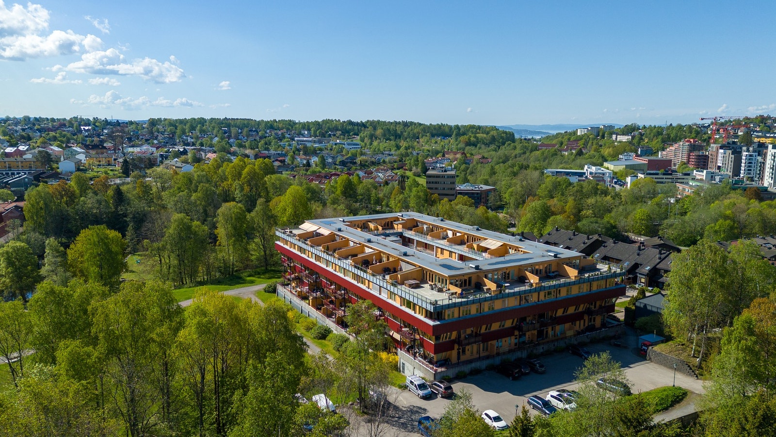 Det følger med bruksrett til en parkeringsplass i kjeller Galleribilde