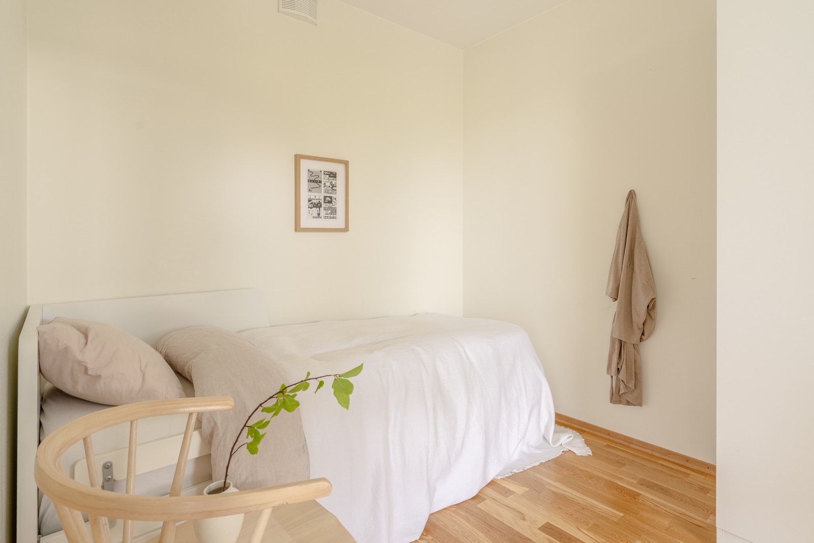 Her er det også god plass til seng, nattbord og garderobe. Galleribilde