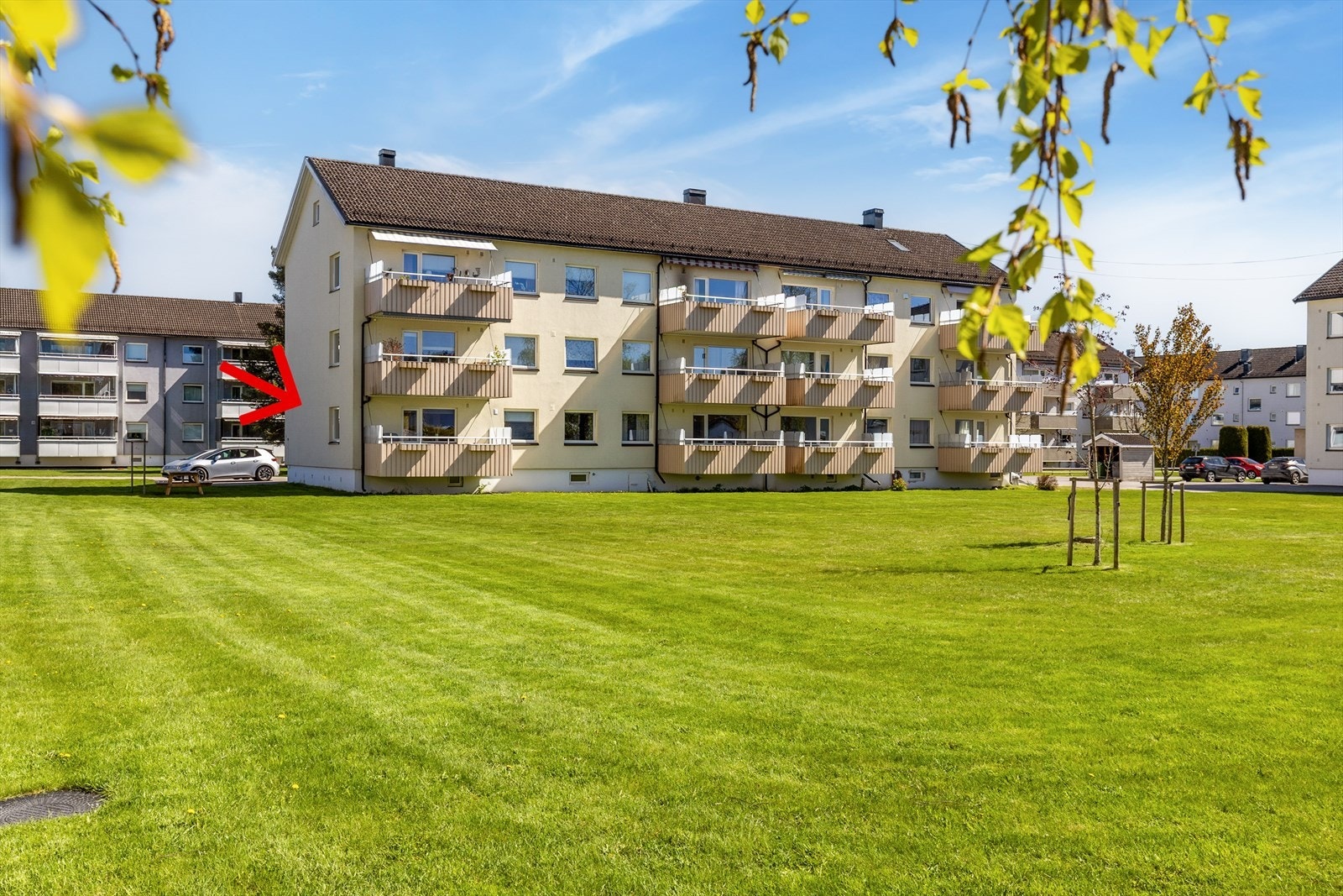 Olea Crøgers veg 7B ligger fint og sentralt til, i et attraktivt og sentrumsnært boligområde på Falkum i Skien. Leiligheten er gjennomgående og har en fin beliggenhet i 1. etasje med balkong. Galleribilde